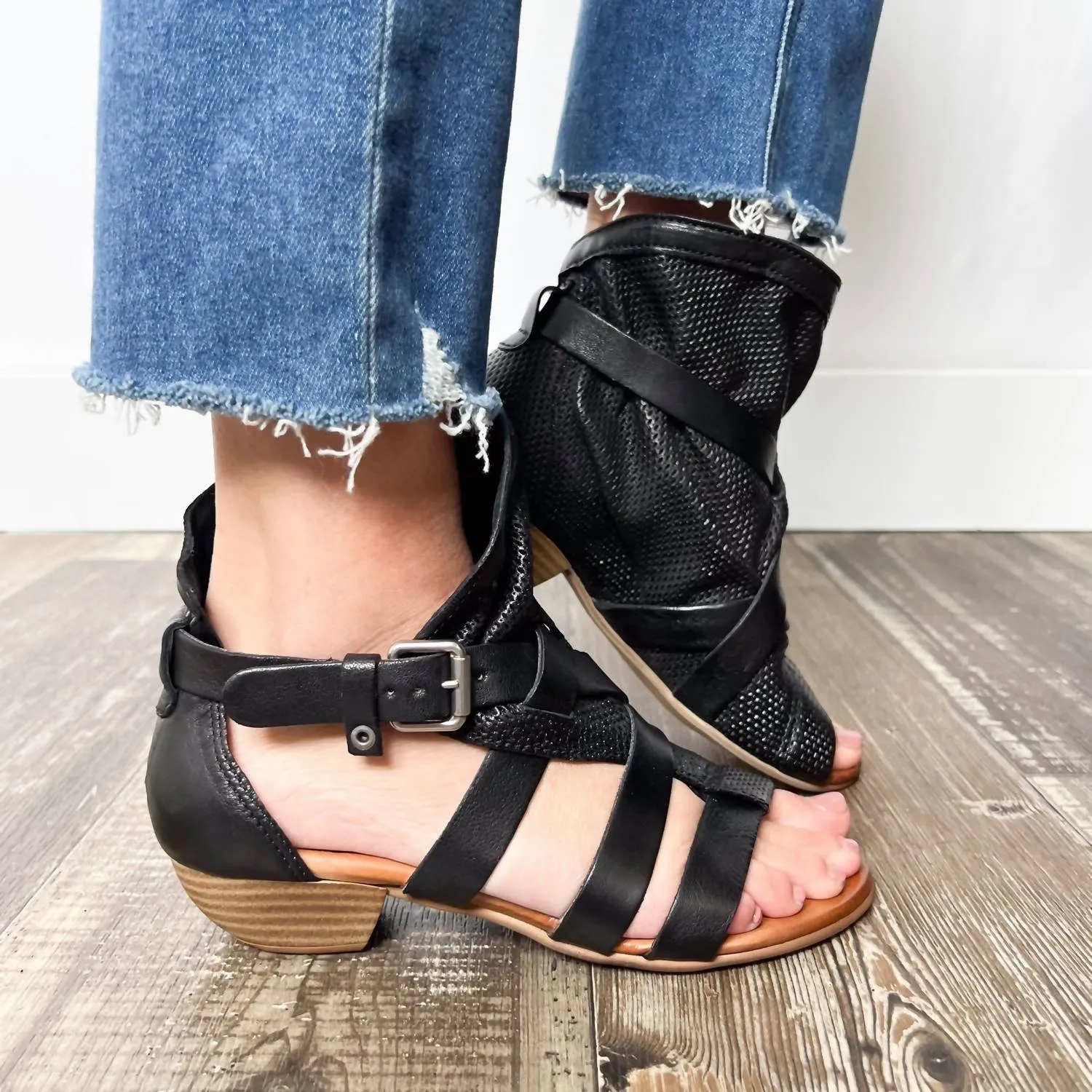 Cassidy Sandal In Black