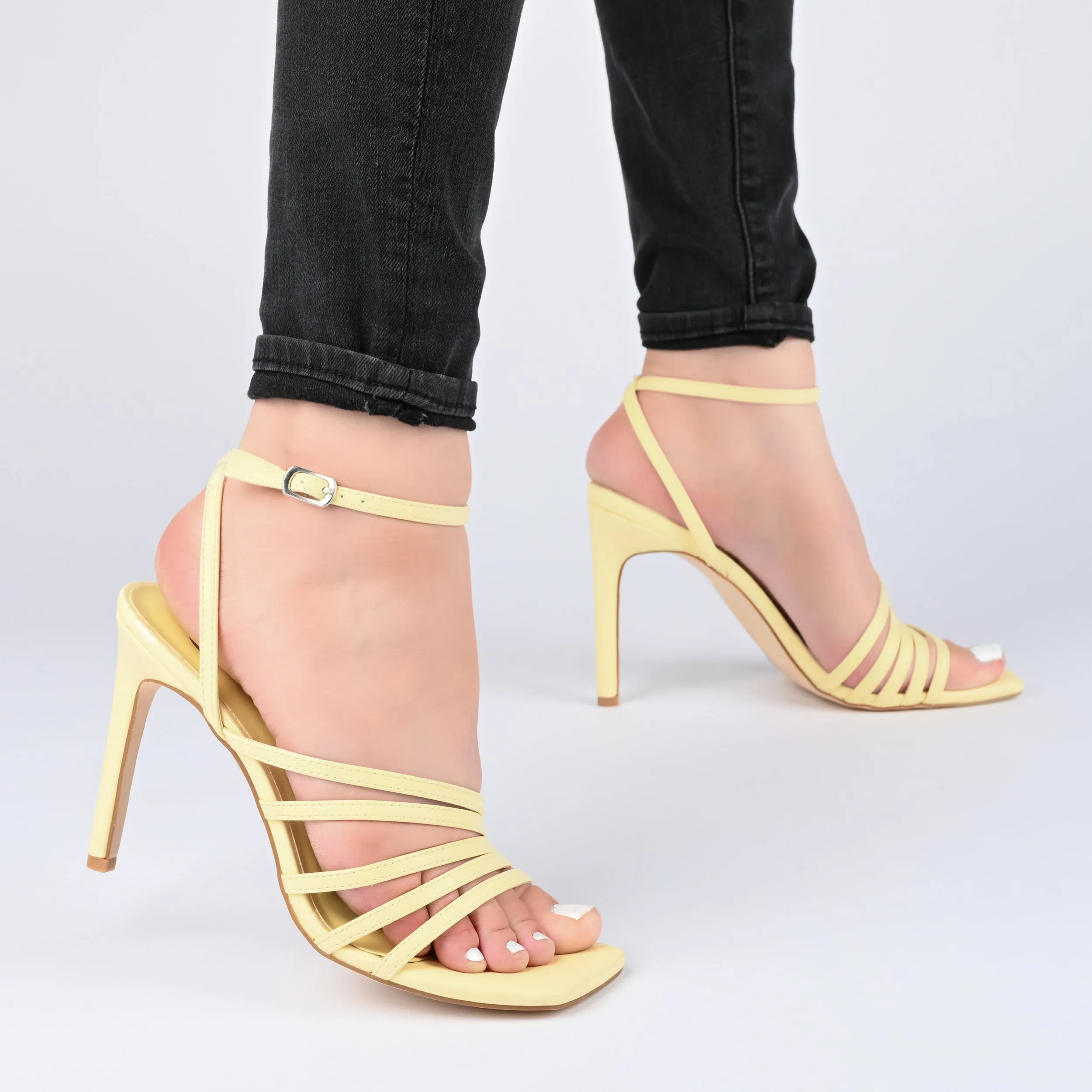Journee Collection Women's Tru Comfort Foam Louella Pump