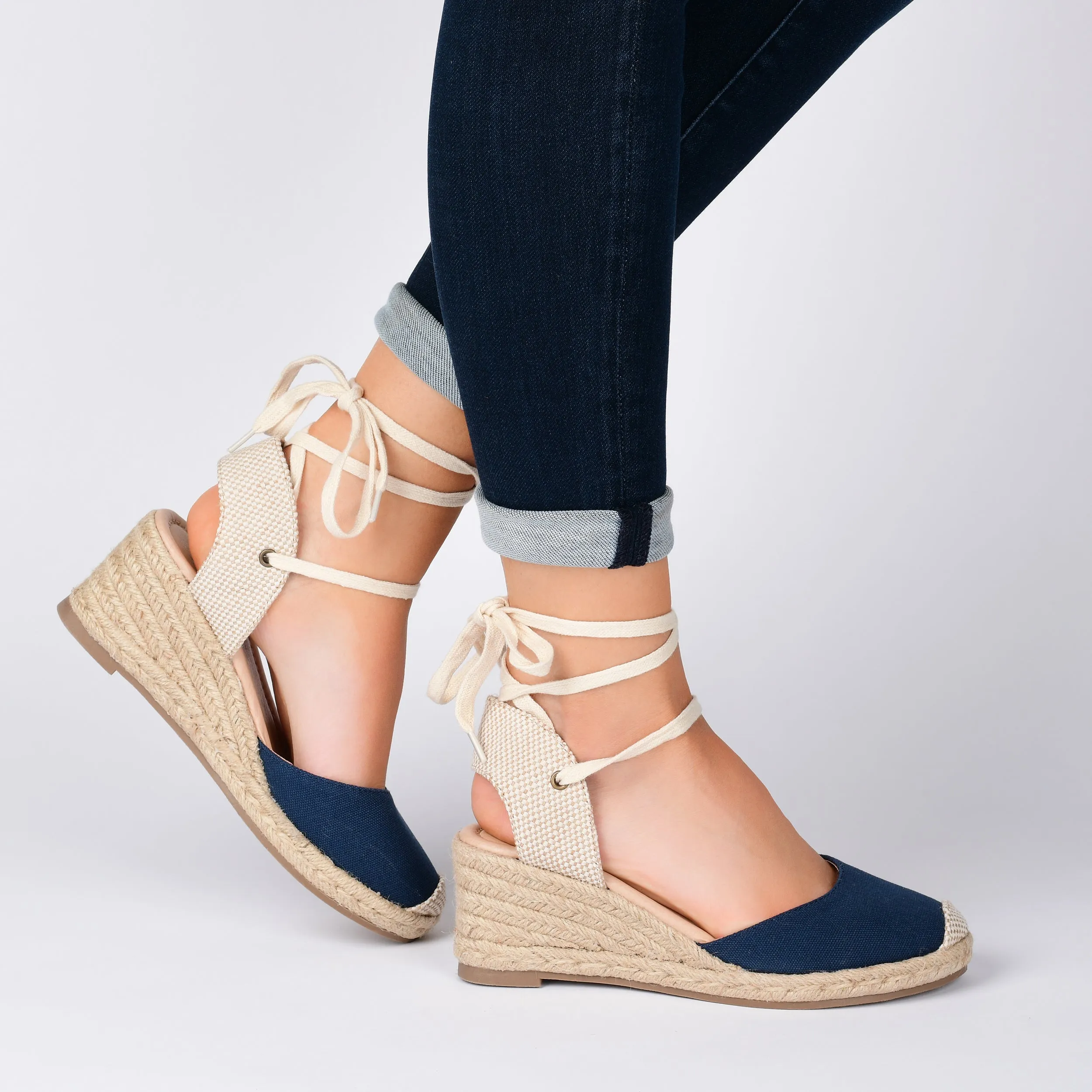 Journee Women's Tru Comfort Foam Monte Wedge