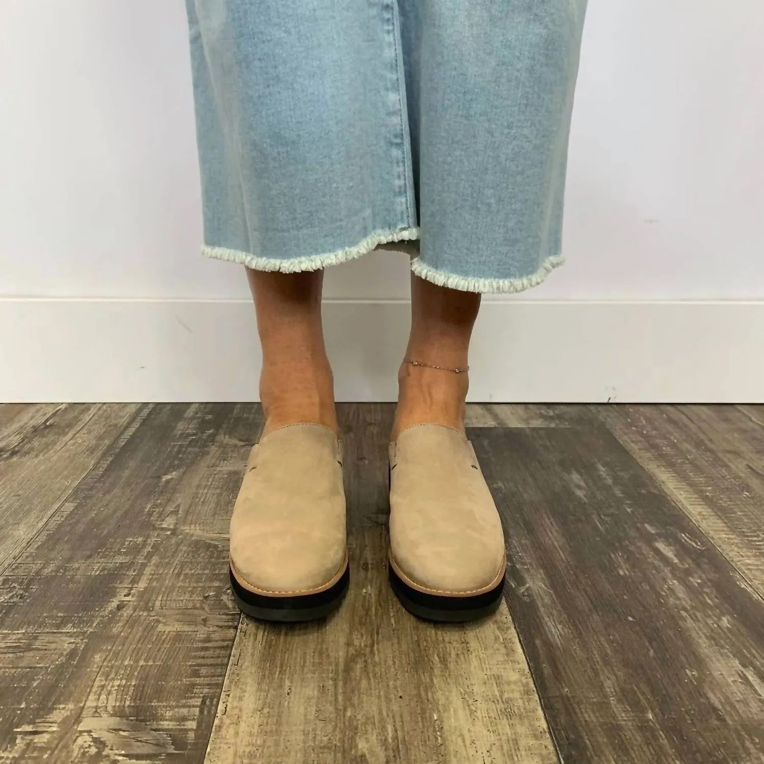Loti Suede Clog In Barley