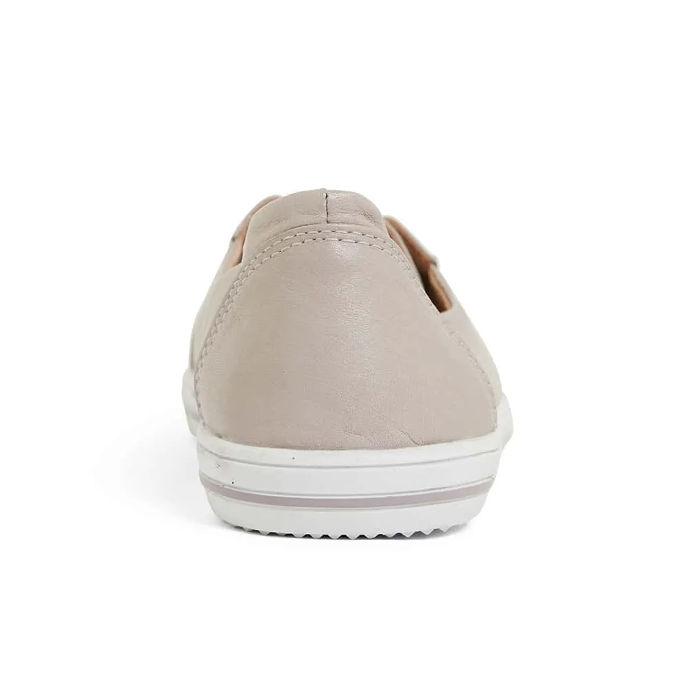Vectra Sneaker in Light Grey Leather