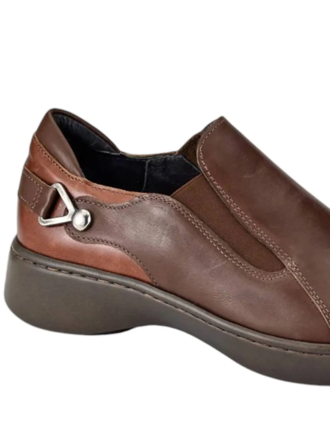 Women's Nautilus Shoes In Brown/carob