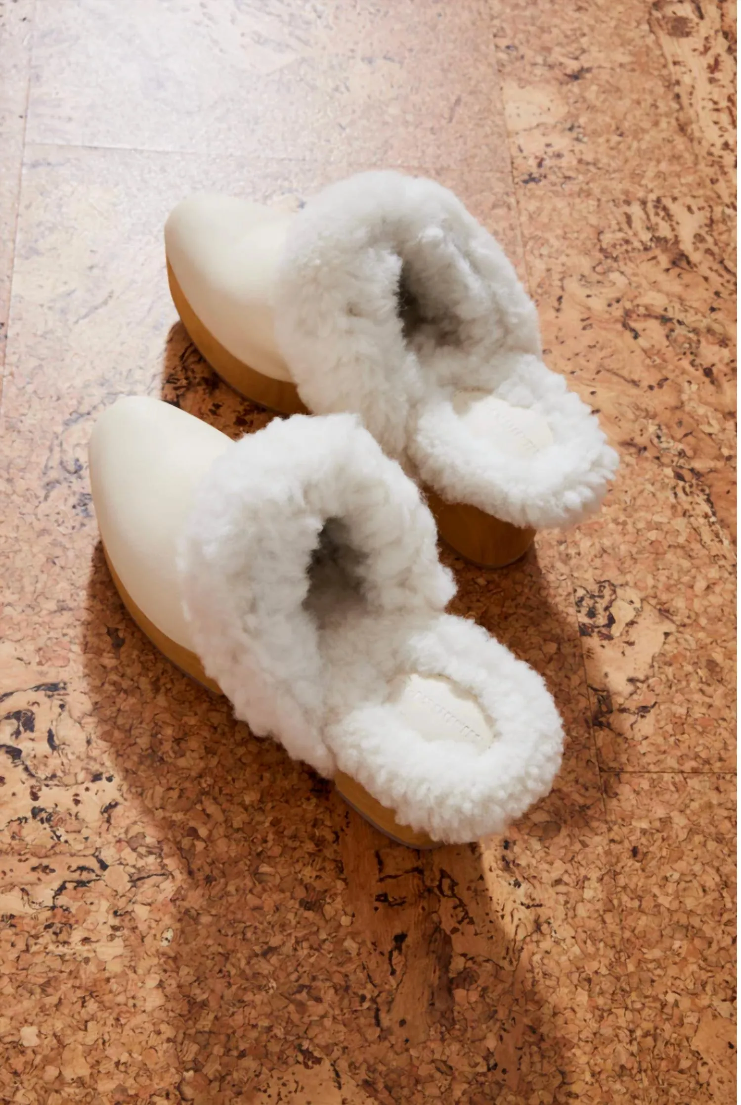 Women's Pillow Shearling Clog In String