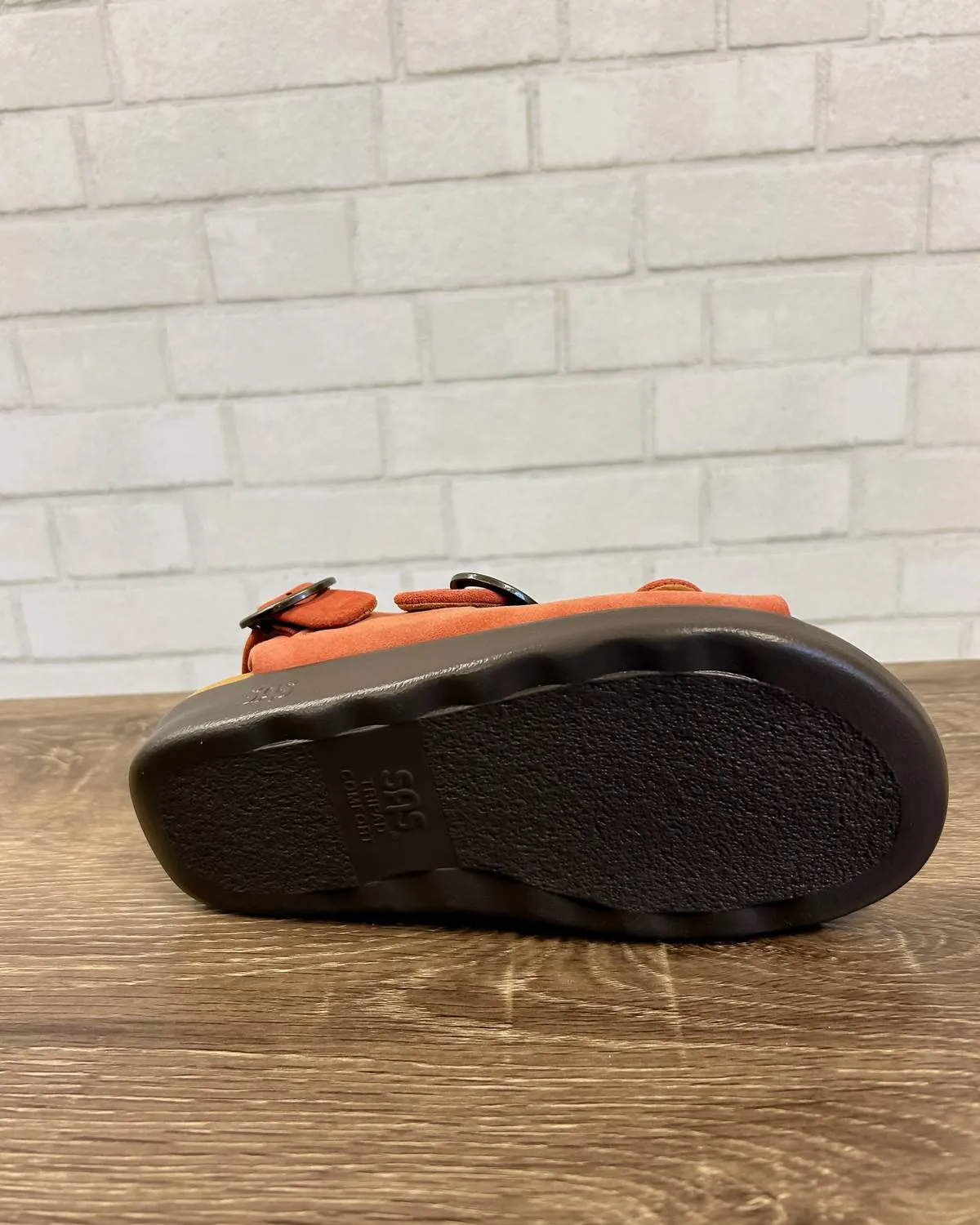 Women's Relaxed Sandal In Rust