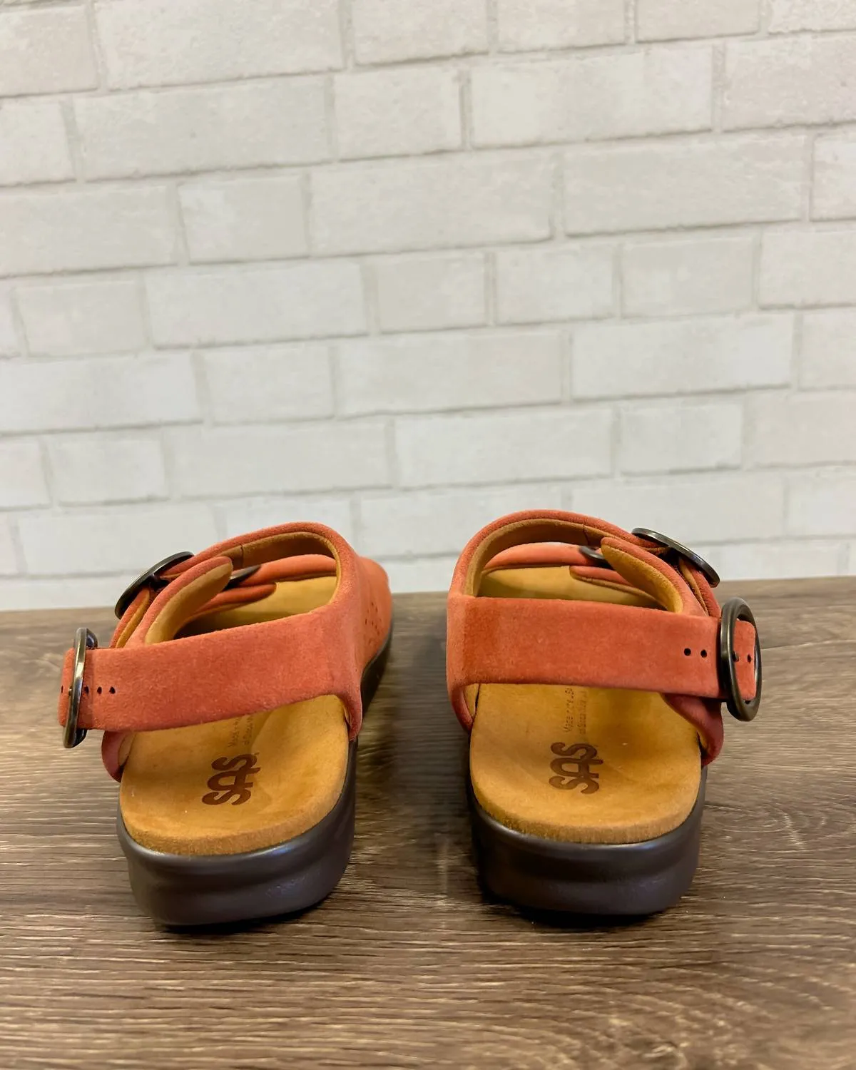 Women's Relaxed Sandal In Rust